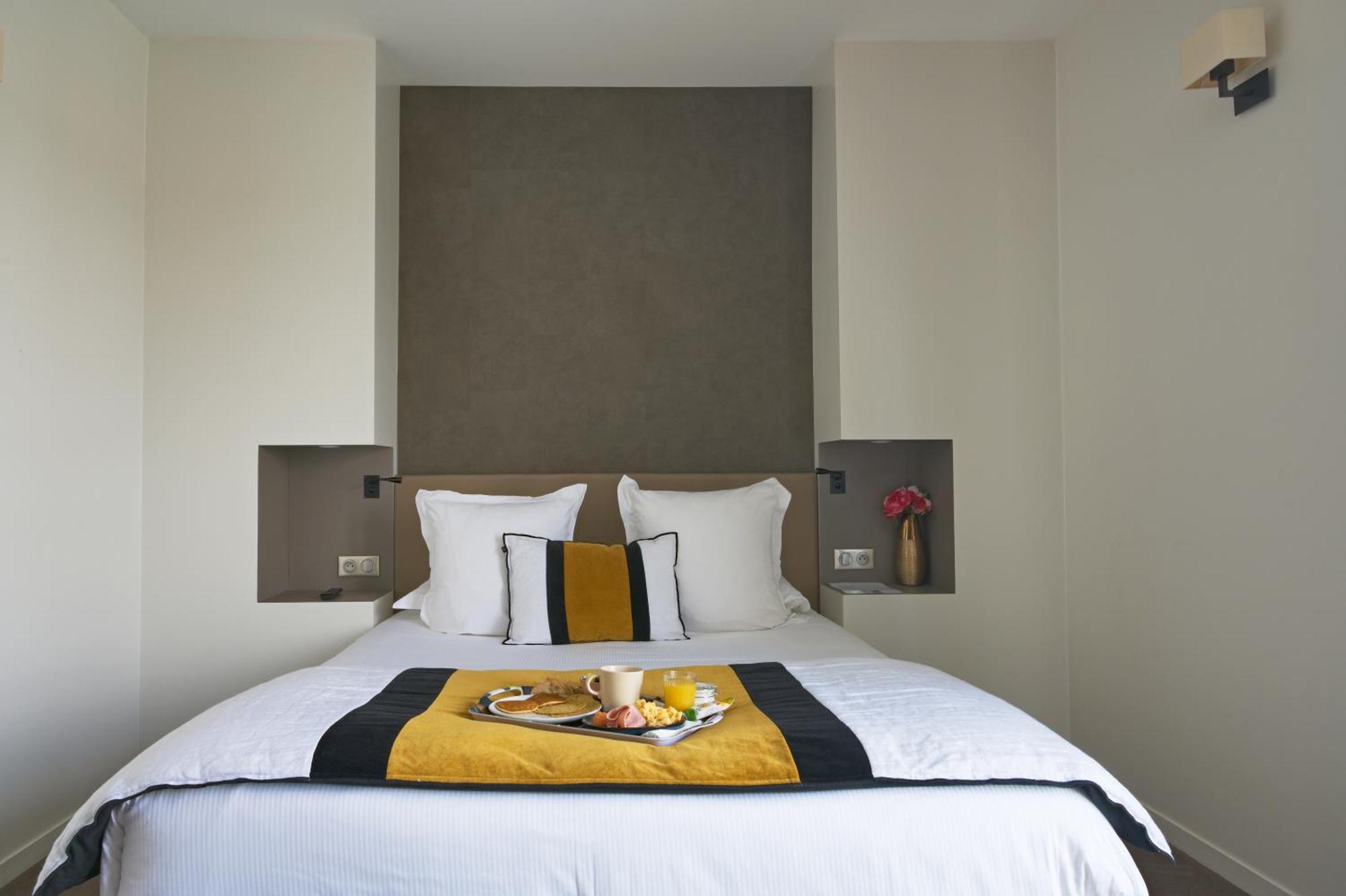 Les Suites - Konine 4 - Hotel & Bar & Restaurant Montceau-les-Mines Exteriör bild
